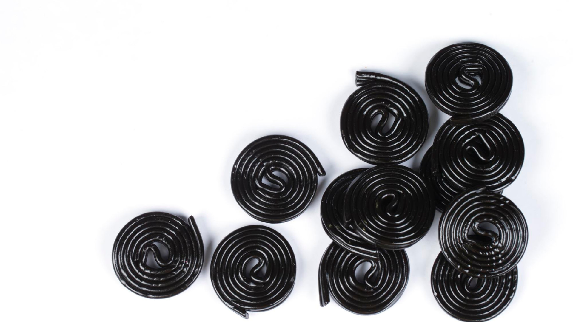 Entre réglisse et caramel : découvrez l’univers du bonbon noir