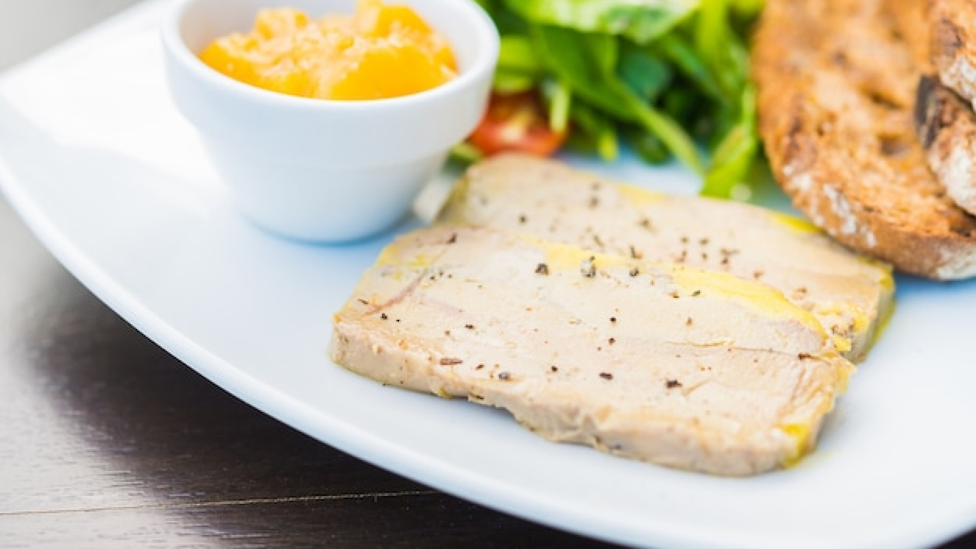 Recette de foie gras maison pour Noël : un délice incontournable pour les fêtes